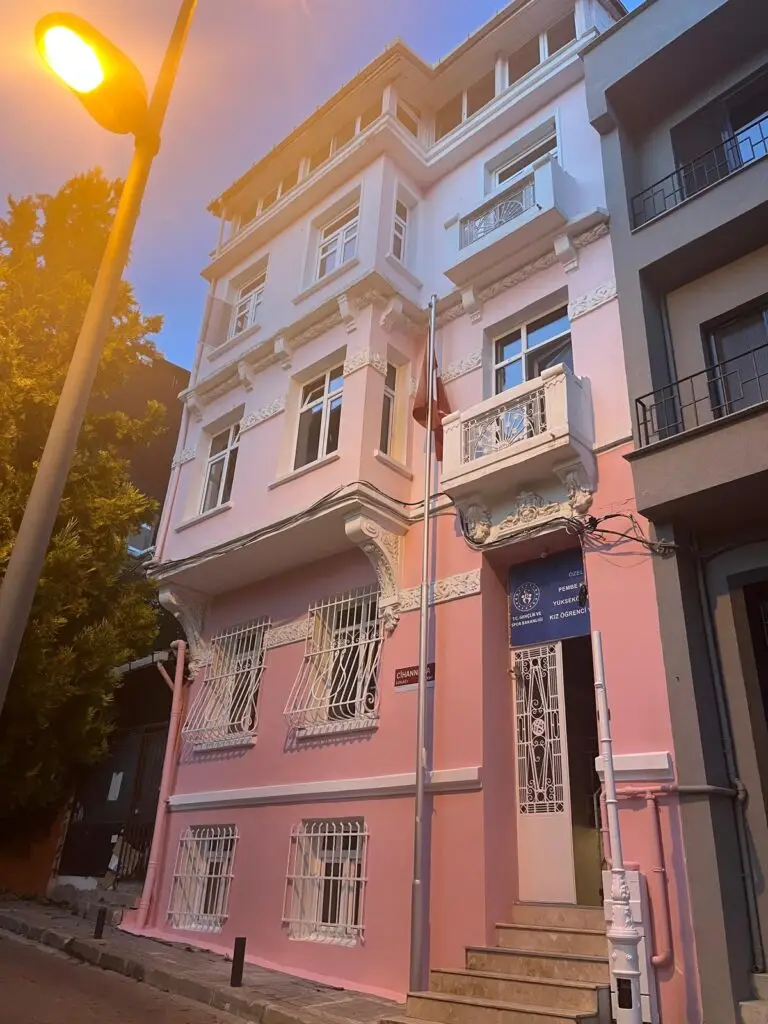 Pembe Köşk Beşiktaş kız yurdu